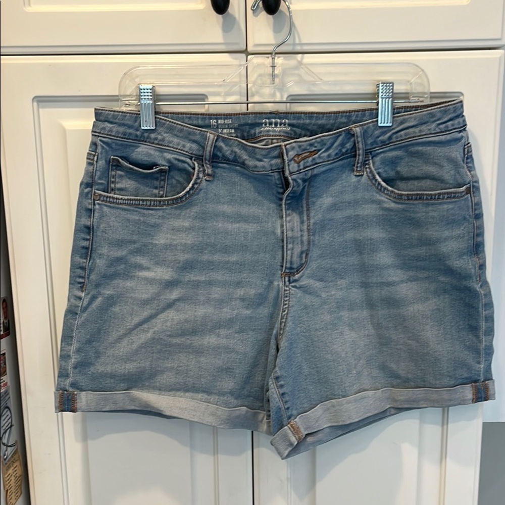 Ana Chambray Jean Denim Shorts Size 16 NWOT